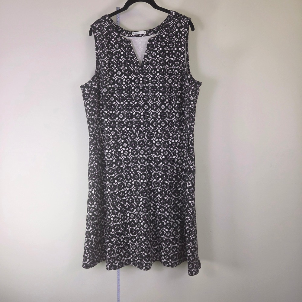 Croft & Barrow Womens XXL Black White Geometric Medallion V-Neck A-Line Dress